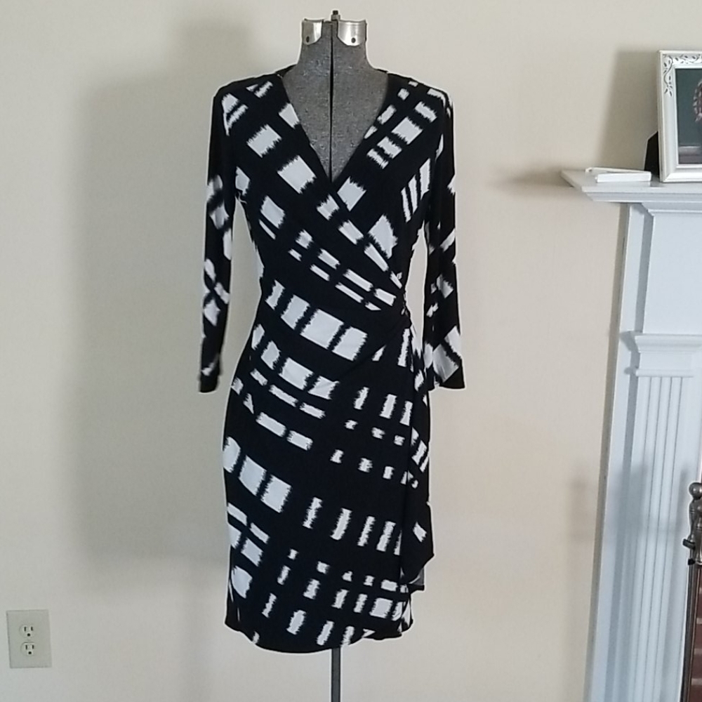 Donna Morgan black & white wrap dress - size 8